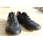 Neuves chaussures andr� en peau et cuir noirs. 44.