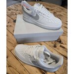 Chaussures - baskets nike air force 1 / blanches et grises - 43