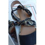 Chaussures t, nu pieds.