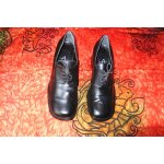 Chaussures femmes noires 37 � lacets andr�