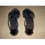 Chaussures  lanires nu pied noires avec partie cuir sur talon et lastique autour de la cheville eram ...