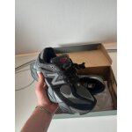 Chaussures / new balance 9060 / noir / 43