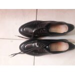 Chaussures zara noires en cuir ( taille 36 pour femme )