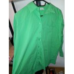 Chemise verte et large de pimkie taille m voir l en parfaite tat et pas du tout abm juste froiss