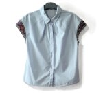 Chemisier desigual taille s / m bleu clair avec motifs