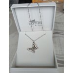 Collier et pendentif papillon lotus
