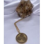 Collier avec pendentif triskel