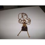 Collier avec personnage de fille