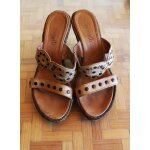 Compens�s minelli en cuir beige avec d�coration clout�e. pointure indiqu�e:36.