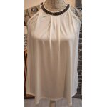 D�bardeur blanc avec le tour de cou � strass brillants