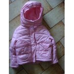 Doudoune rose fille, avec capuche bouton forme coeur, marque h& m Doudoune rose fille, avec capuche bouton forme coeur, marque h& m