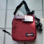Eastpak flightcase  petit sac pochette bandoulire pour rangement 24 cd dvd coloris rouge fonc & noir ...