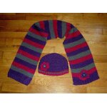 Ensemble bonnet violet avec fleurs rouge et echarpe  rayures rouge violet et gris sergent major taille ...