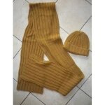 Ensemble echarpe - bonnet neuf!