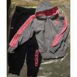 Ensemble de jogging adidas 5 6 ans pantalon noir sweat  capuche gris 3 bandes roses