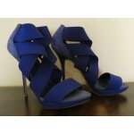 Escarpins bleus  talons hauts. pointure 36. talons 10 cm. zara