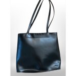 F506; chic et tbe sac lamarthe noir cuir l30 x h26, 5 cm et 58 cm avec lani�re p 9 cm