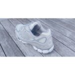 Grey asics sneakers for all body types. shoe size: 41. 5