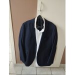 Je vend un costume homme de marque jules 3 pices couleur bleu marine porte une fois taille xxxl.
