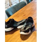 Je vends une paire de baskets de la marque geox respira en pointure 35. elles sont trop petites pour ...