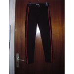 Jean femme bershka bsk ( skinny médium rise ), taille 36, coloris noir, fantaisie: bandes rouges et noires ... Jean femme bershka bsk ( skinny médium rise ), taille 36, coloris noir, fantaisie: bandes rouges et noires ...