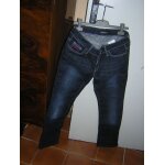 Jean guess taille basse size 28 longueur a partir de l'entrejambe 67 cm bas zipe sur les cotes.