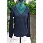 Joli pull noir, neuf ddp, rehauss� de dentelle sur les �paules. taille �tiquet�e:m