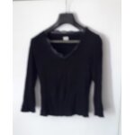 Joli top encolure bordée de dentelle Joli top encolure bordée de dentelle