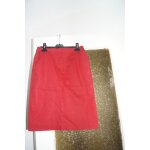 Jupe cacharel, droite, de couleur rouge bordeaux Jupe cacharel, droite, de couleur rouge bordeaux