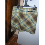 Jupe camaeu 38. laine 60% polyester 35% autres fibres 5%.