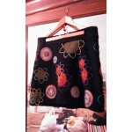 Jupe chaude noires motifs cousus colorés 42 xl desigual. Jupe chaude noires motifs cousus colorés 42 xl desigual.