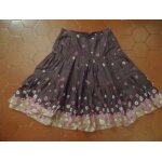 Jupe corolle voile de coton beige violet fleurs blanche porte