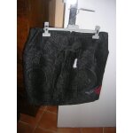 Jupe doublée désigual 2 poches sur les côtés taille 44 polyester 100%. Jupe doublée désigual 2 poches sur les côtés taille 44 polyester 100%.
