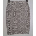 Jupe au genou brode couleur crme et noir