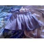 Jupe grise kiabi taille 4 ans . .