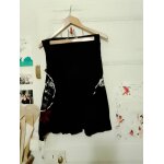Jupe noire asymétrique motifs blancs / rouges 36 s desigual. Jupe noire asymétrique motifs blancs / rouges 36 s desigual.