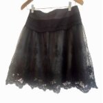 Jupe patineuse noire en dentelle et tulle