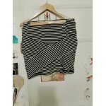 Jupe ray�e devant crois� noire / blanche 40 l pimkie