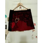Jupe rouge / noire 42 xl desigual.