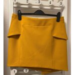 Jupe the kooples asymétrique - neuve, taille 38 / 40, couleur moutarde, luxe seconde main Jupe the kooples asymétrique - neuve, taille 38 / 40, couleur moutarde, luxe seconde main