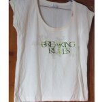 L�ger tee - shirt f�minin sans manches - grande encolure ronde - beige avec inscription breaking rules ...
