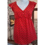 Longue blouse l�g�re fleurie avec le col boutonn�