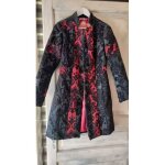 Manteau noir et rouge desigual