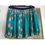 Mini jupe plisse verte fleurie stradivarius tl
