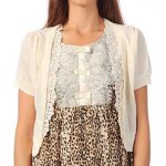 Molly bracken gilet cardigan boléro court taille 2 de couleur crème Molly bracken gilet cardigan boléro court taille 2 de couleur crème