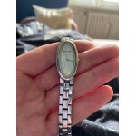 Vends montre pierre cardin femme argentée ovale très originale Vends montre pierre cardin femme argentée ovale très originale