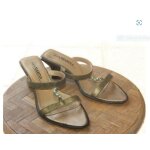 Mules vertes san marina avec, dessus, une adorable petite chaîne de 5 brillants verts. pointure Étiquetèe:37. ... Mules vertes san marina avec, dessus, une adorable petite chaîne de 5 brillants verts. pointure Étiquetèe:37. ...