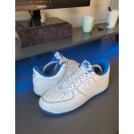 Nike air force 1 '07 chaussure blanche et bleu en cuir basket 43 eu / 9. 5 us homme et femme Nike air force 1 '07 chaussure blanche et bleu en cuir basket 43 eu / 9. 5 us homme et femme