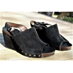 Nu pieds minelli (marque efface) en daim noir, joliement clouts sur un ct. pointure tiquete':37. ...
