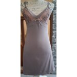 Nuisette beige avec la poitrine en dentelle